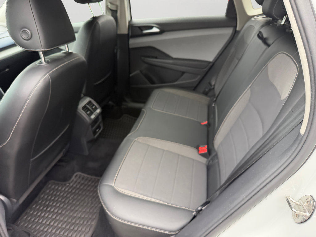 Used 2022 Volkswagen Taos SE AWD/4WD image 15