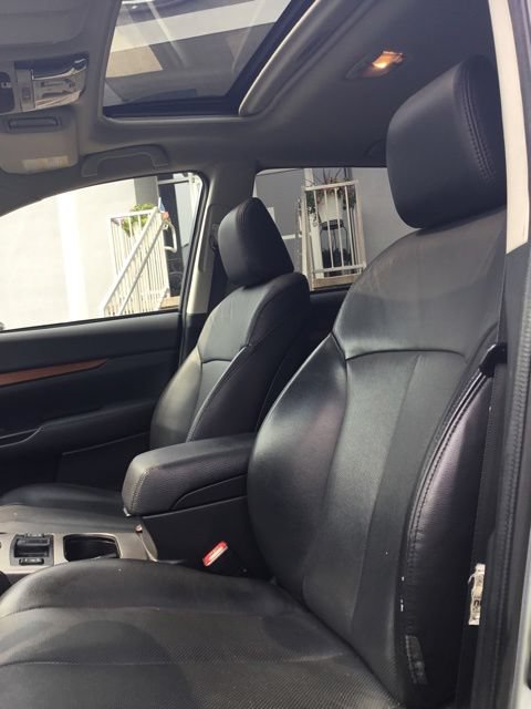 Used 2014 Subaru Outback 2.5i Limited w/ Moonroof Package AWD/4WD image 14