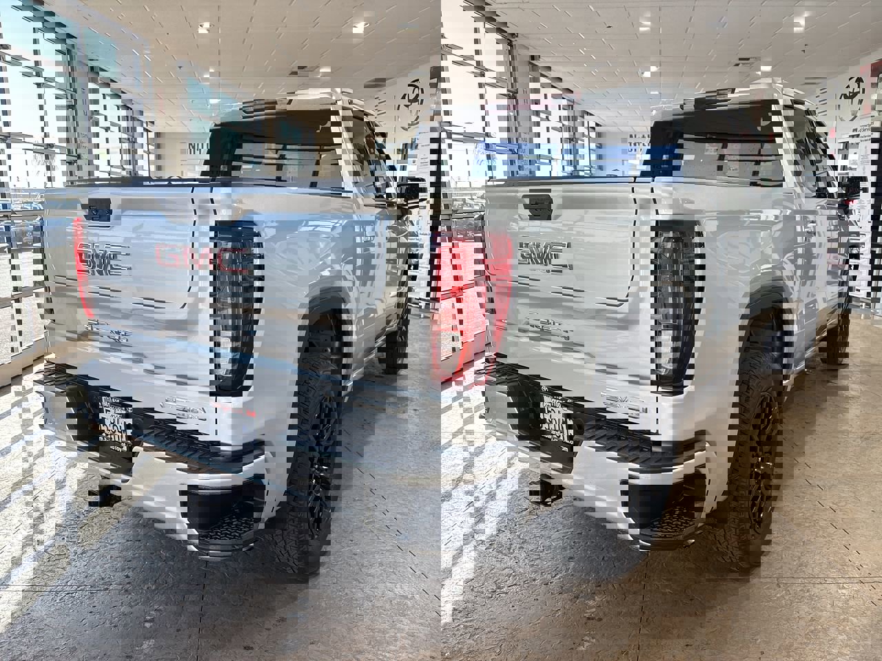 Used 2022 GMC Sierra 1500 Elevation RWD image 2