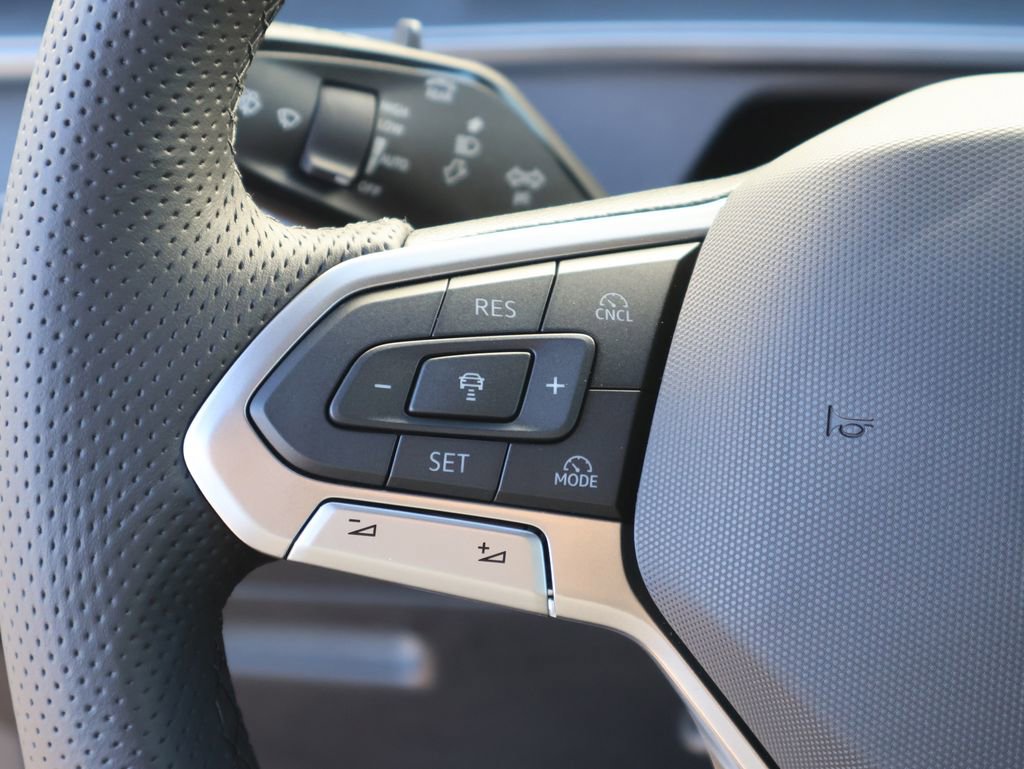 New 2026 Volkswagen Tiguan SE R-Line image 33