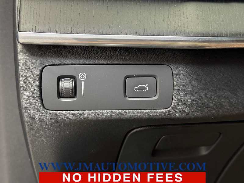 Used 2020 Volvo XC90 T6 Momentum AWD/4WD image 35