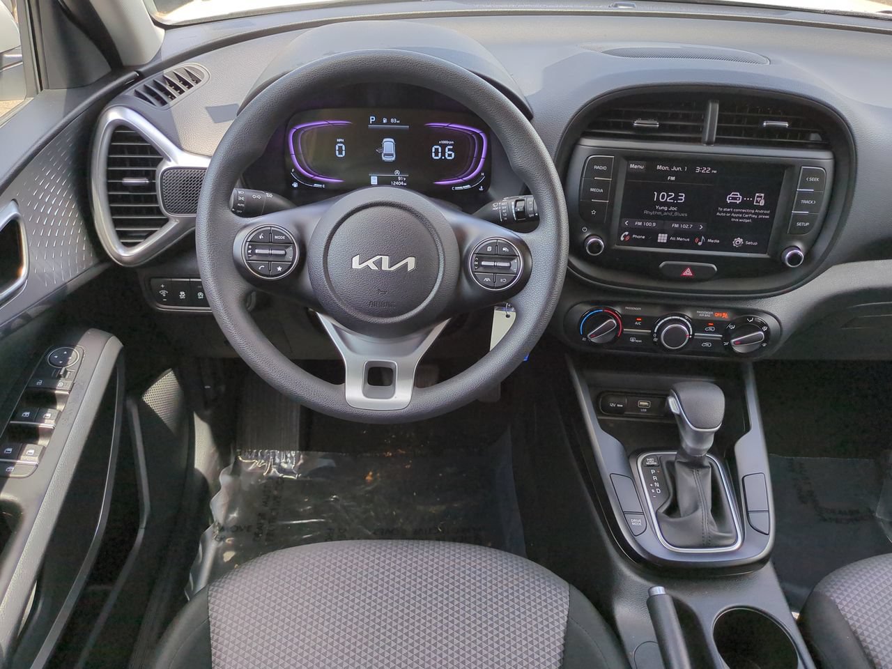 Certified 2025 Kia Soul LX w/ LX Technology Package FWD image 16