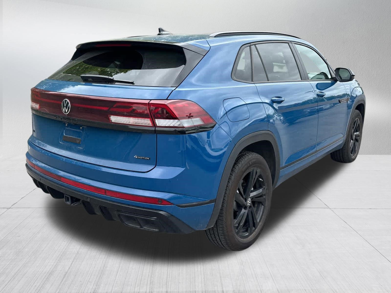 Used 2025 Volkswagen Atlas Cross Sport SEL R-Line AWD/4WD image 4