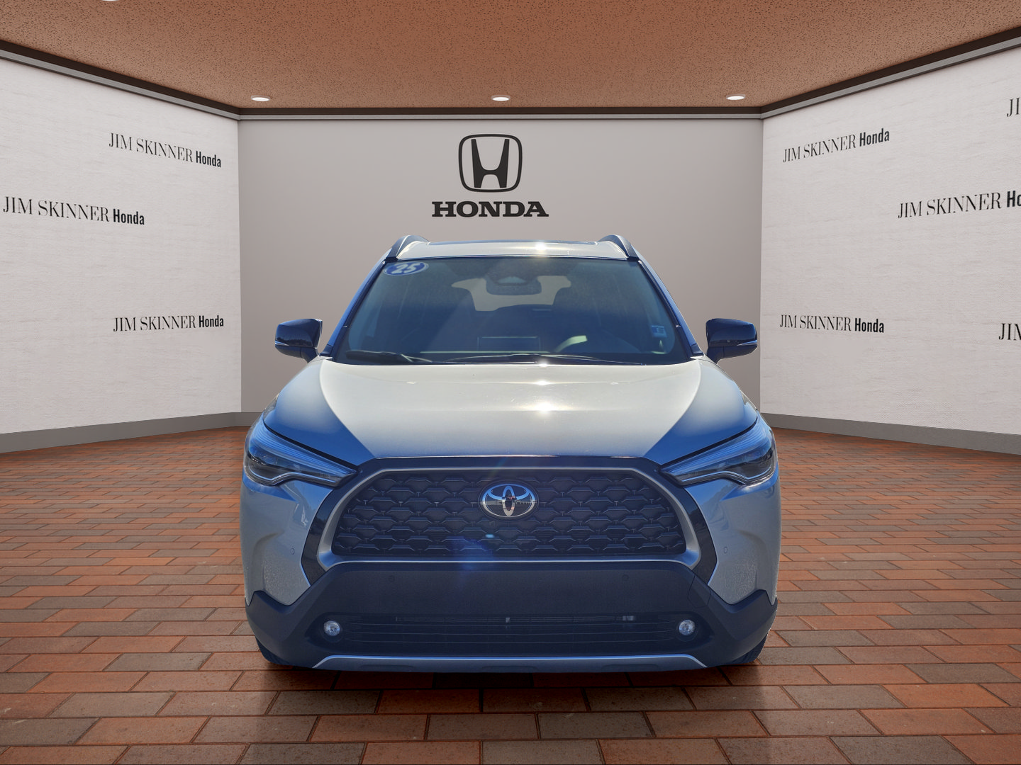 Used 2025 Toyota Corolla Cross XLE w/ Convenience Package FWD image 2