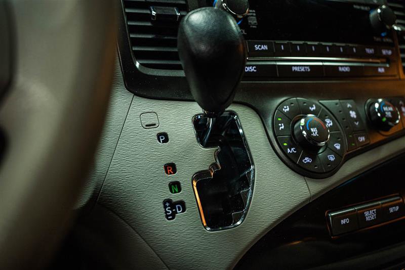 Used 2012 Toyota Sienna LE w/ Towing Pkg image 18