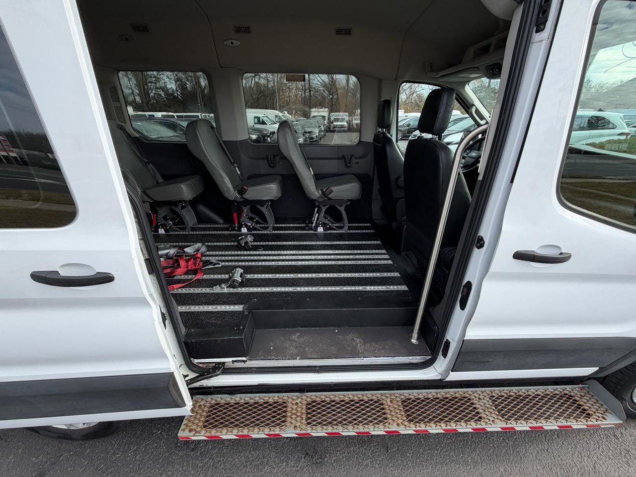 Used 2020 Ford Transit 150 XL RWD image 32