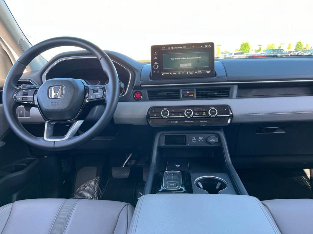 Certified 2025 Honda Pilot Touring image 17