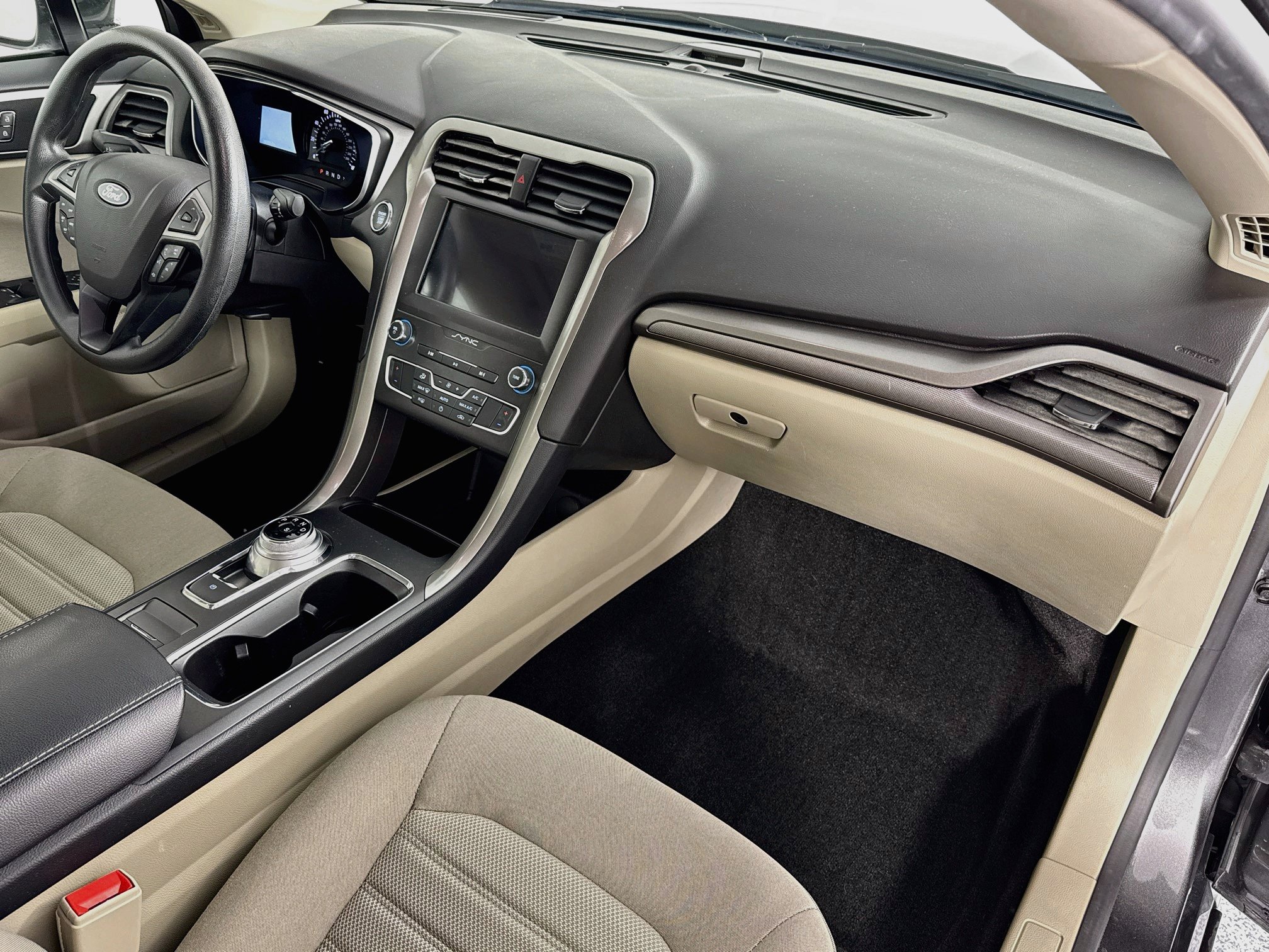 Used 2019 Ford Fusion SE FWD image 27