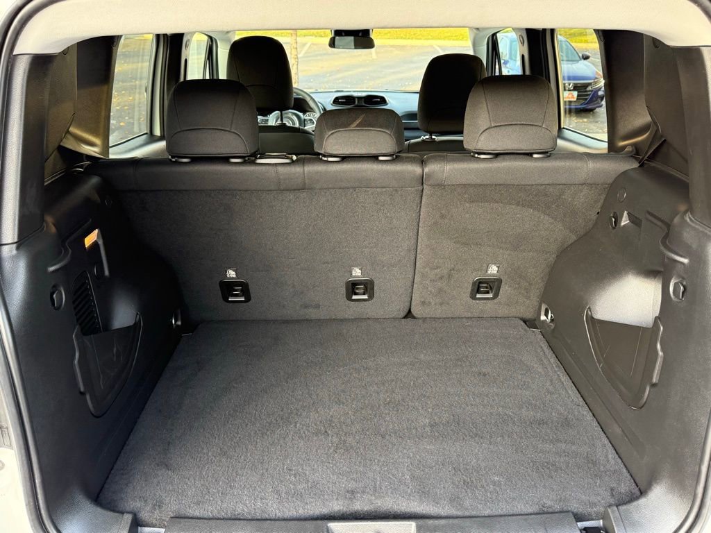 Used 2023 Jeep Renegade Altitude image 25