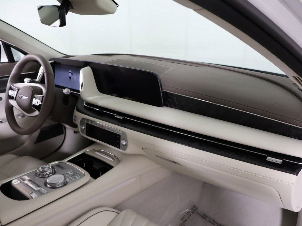 Used 2025 Genesis G90 3.5T image 37