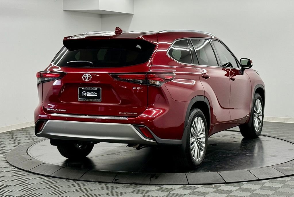 Used 2026 Toyota Highlander Platinum image 8