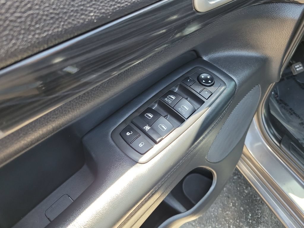 Used 2021 Jeep Grand Cherokee Laredo X AWD/4WD image 23