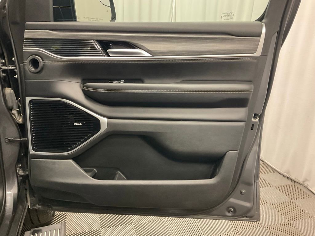 Used 2023 Jeep Wagoneer L Series III w/ Premium Group I image 31