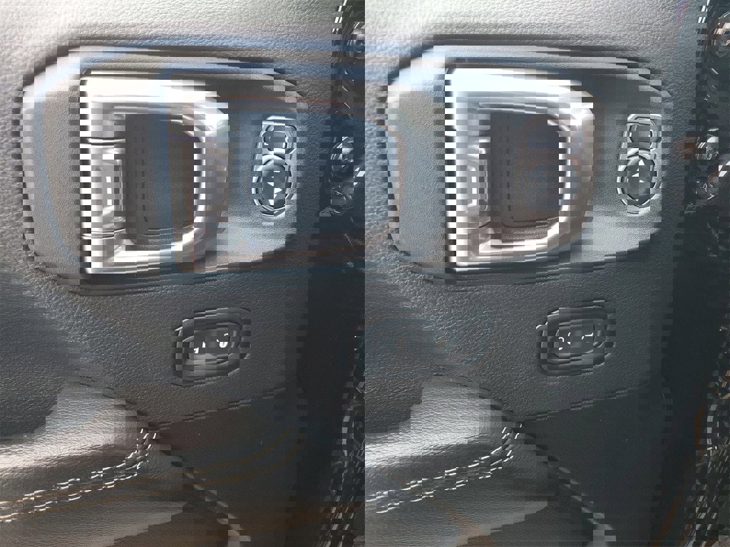 Used 2023 Jeep Gladiator Overland image 9