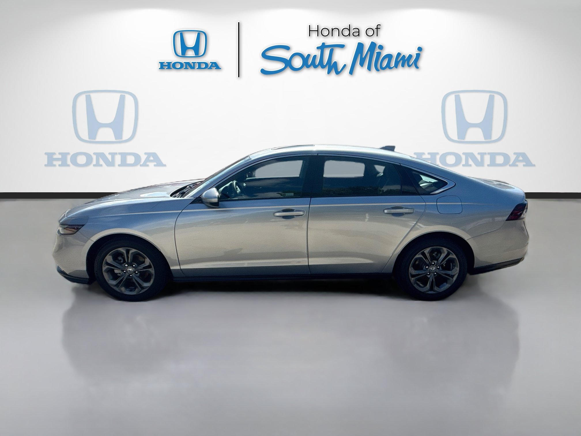 Used 2024 Honda Accord EX image 4