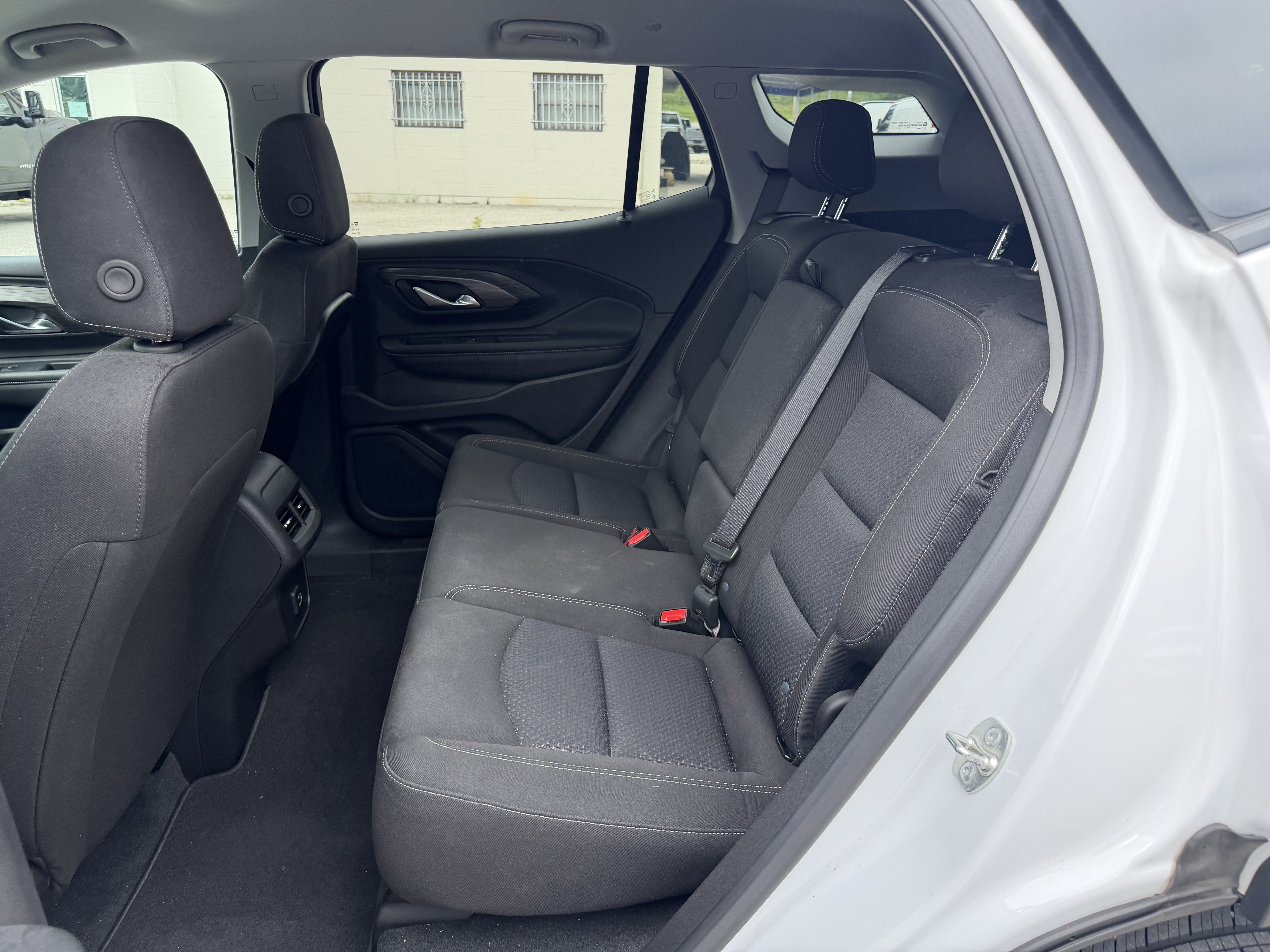Used 2024 GMC Terrain SLE FWD image 12