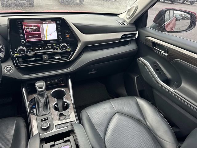 Used 2020 Toyota Highlander Limited image 16