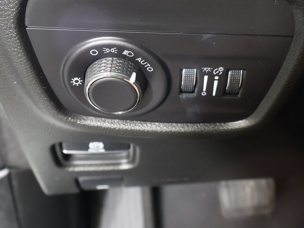 Used 2023 Jeep Grand Cherokee L Laredo AWD/4WD image 38