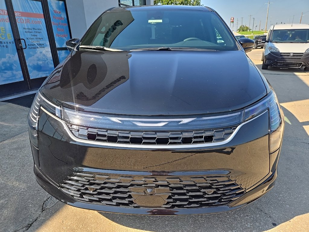 New 2027 Chrysler Pacifica Select w/ Family Tech Group AWD/4WD image 17