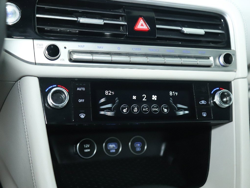 Used 2024 Genesis G70 2.5T image 26