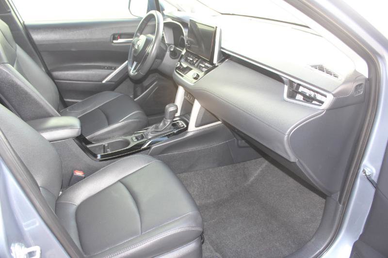 Used 2024 Toyota Corolla Cross XLE w/ Convenience Package image 22
