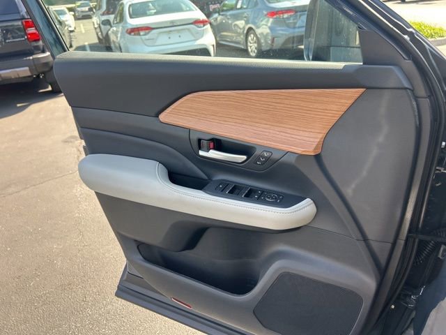 Used 2026 Toyota Grand Highlander FWD image 31