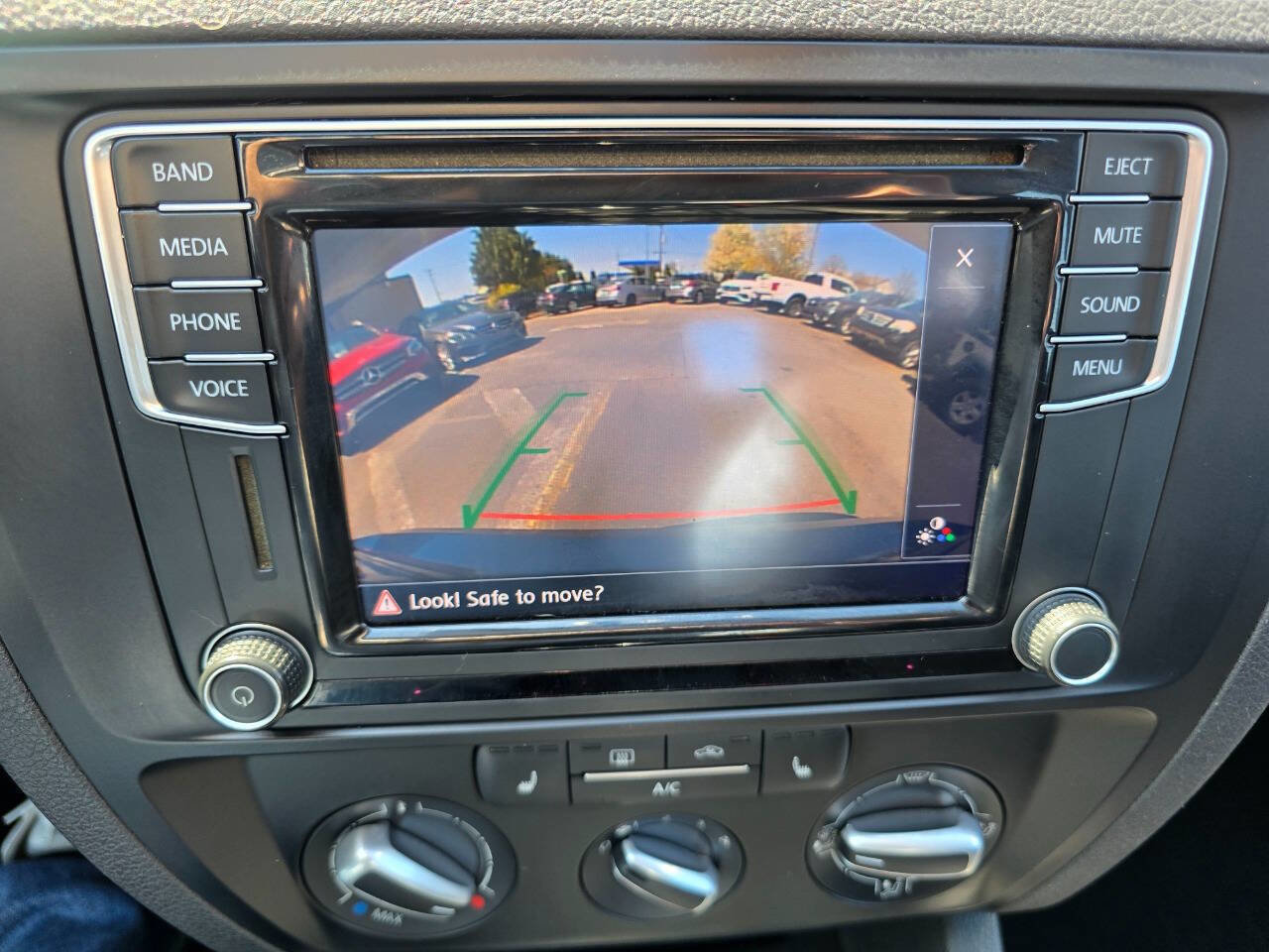 Used 2016 Volkswagen Jetta SE image 17