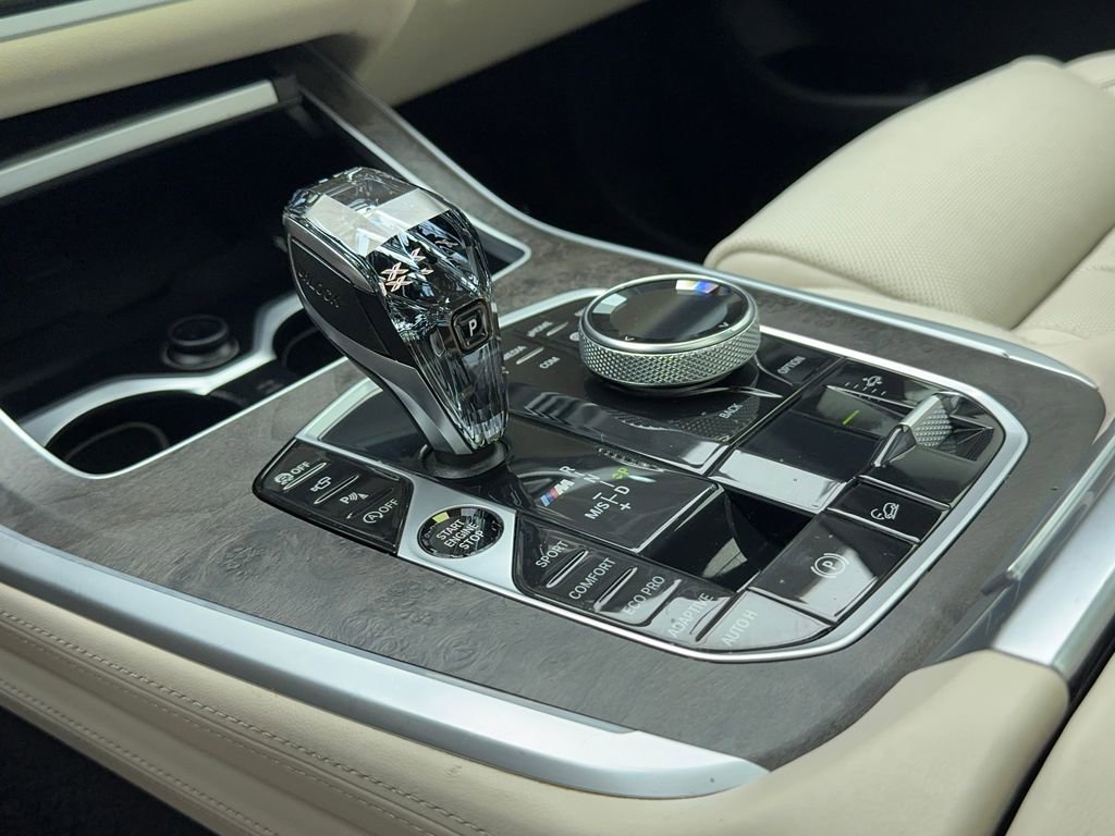 Used 2020 BMW X7 M50i w/ Dynamic Handling Package image 34
