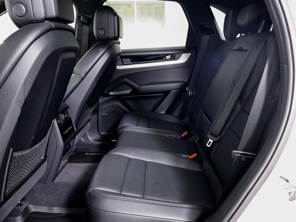 Used 2024 Porsche Cayenne image 9