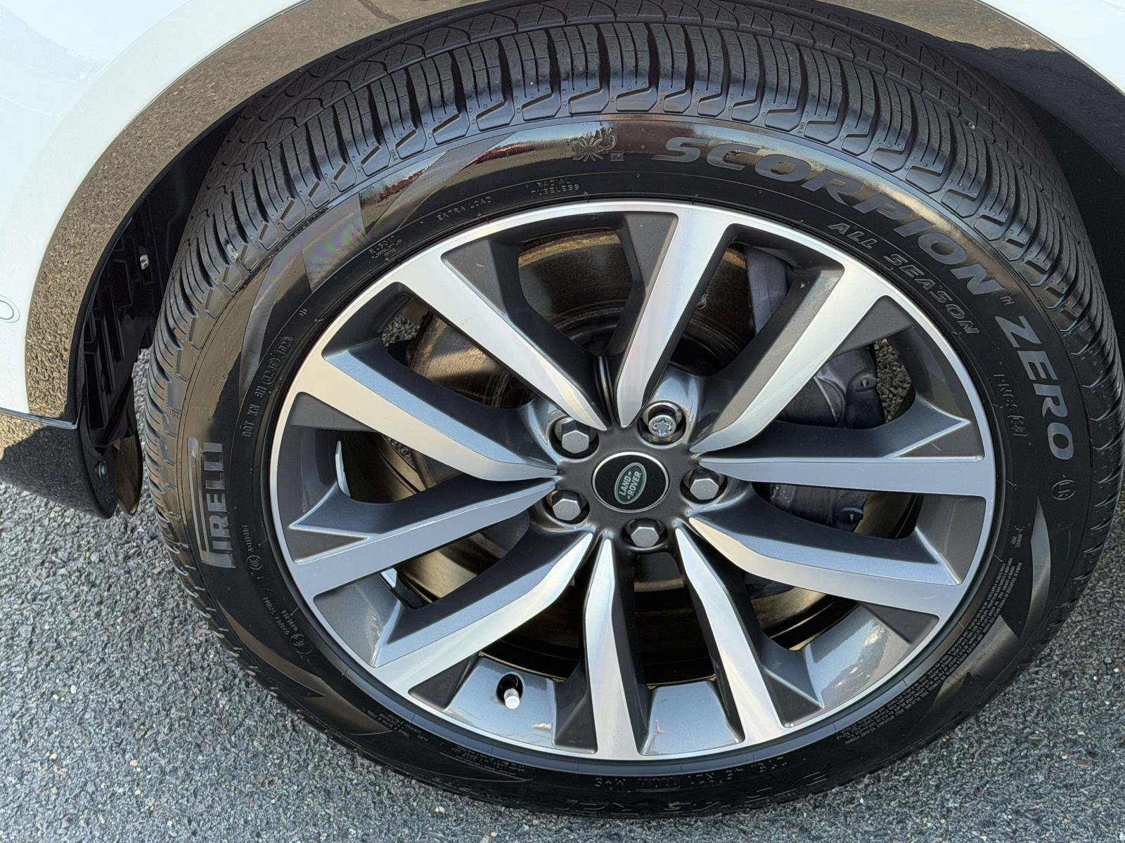 Used 2023 Land Rover Discovery S R-Dynamic AWD/4WD image 5