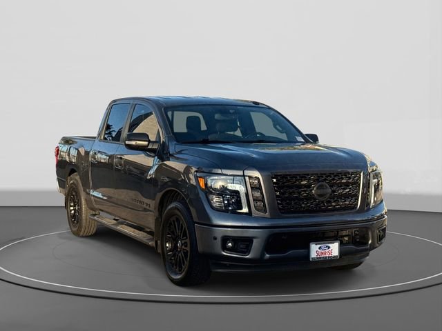 Used 2019 Nissan Titan SV w/ SV Convenience Package image 4