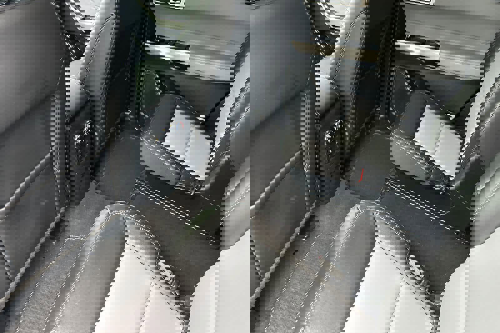 Used 2023 Ford Explorer XLT w/ Equipment Group 202A image 13