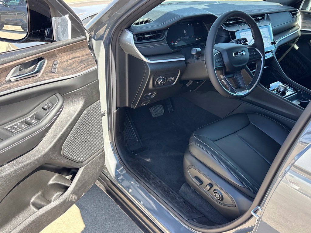 New 2027 Jeep Grand Cherokee Limited AWD/4WD image 14