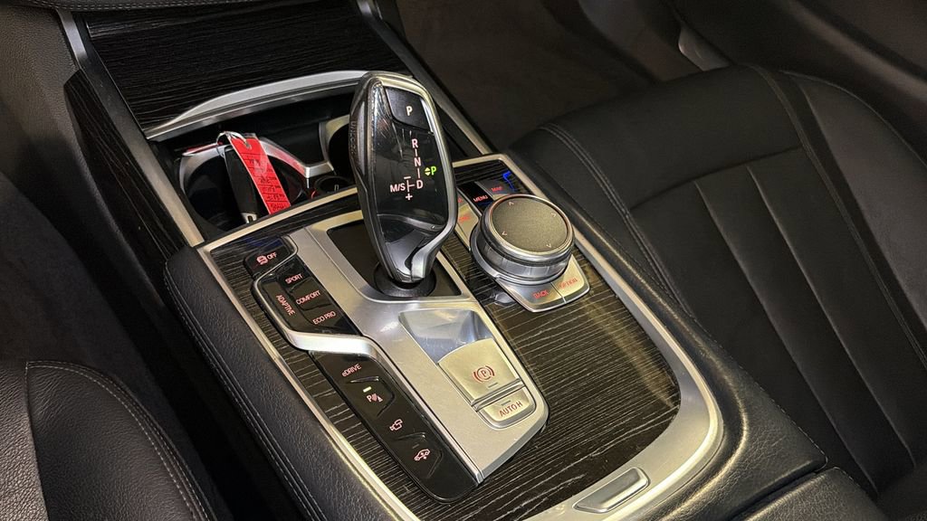 Used 2017 BMW 740e xDrive image 30