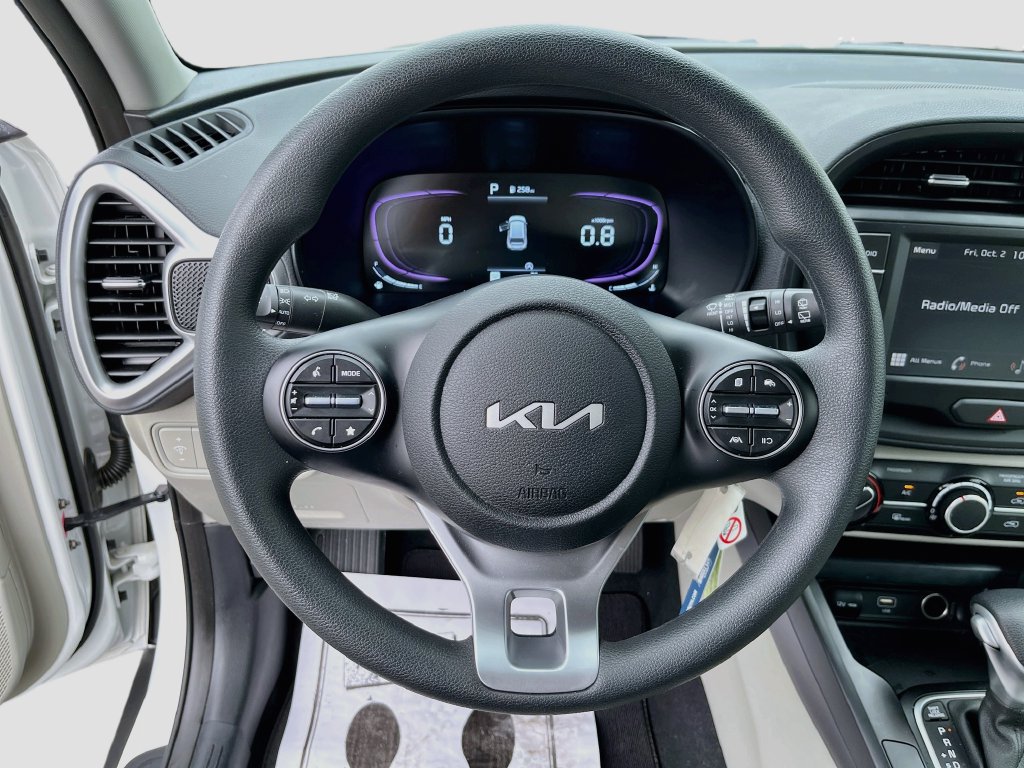 Certified 2025 Kia Soul LX w/ LX Technology Package FWD image 17
