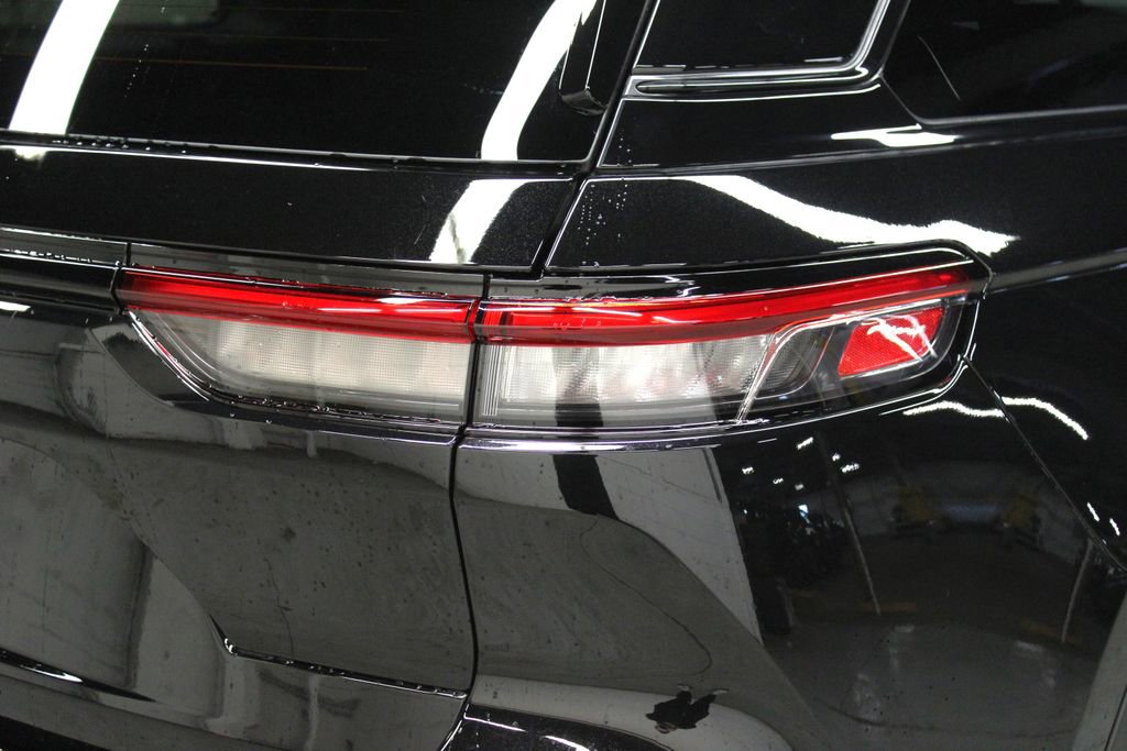 New 2025 Jeep Grand Cherokee Laredo image 38