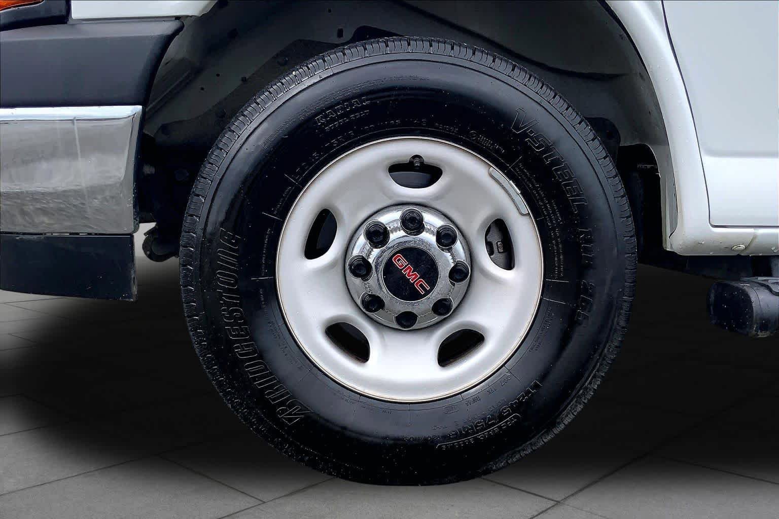 Used 2025 GMC Savana 3500 LT w/ LT Preferred Equipment Group RWD image 11