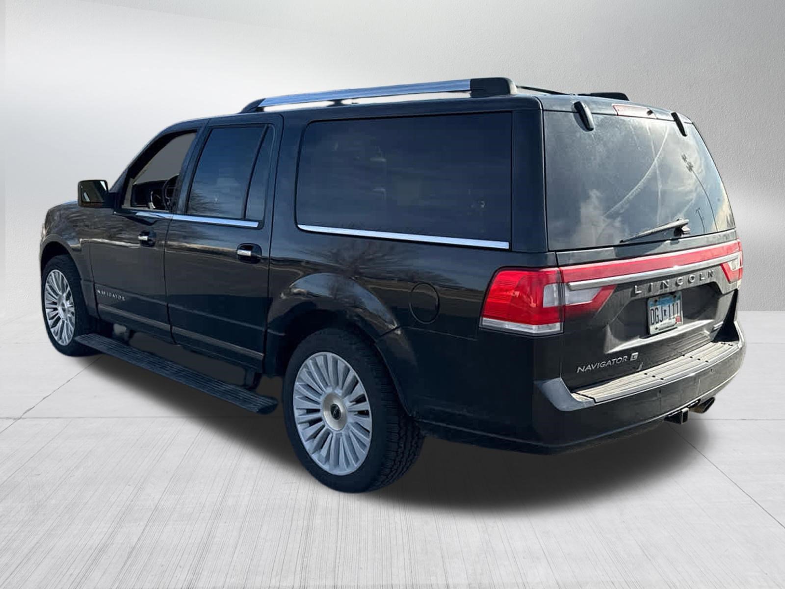 Used 2015 Lincoln Navigator L 4WD w/ Equipment Group 101A Reserve image 8