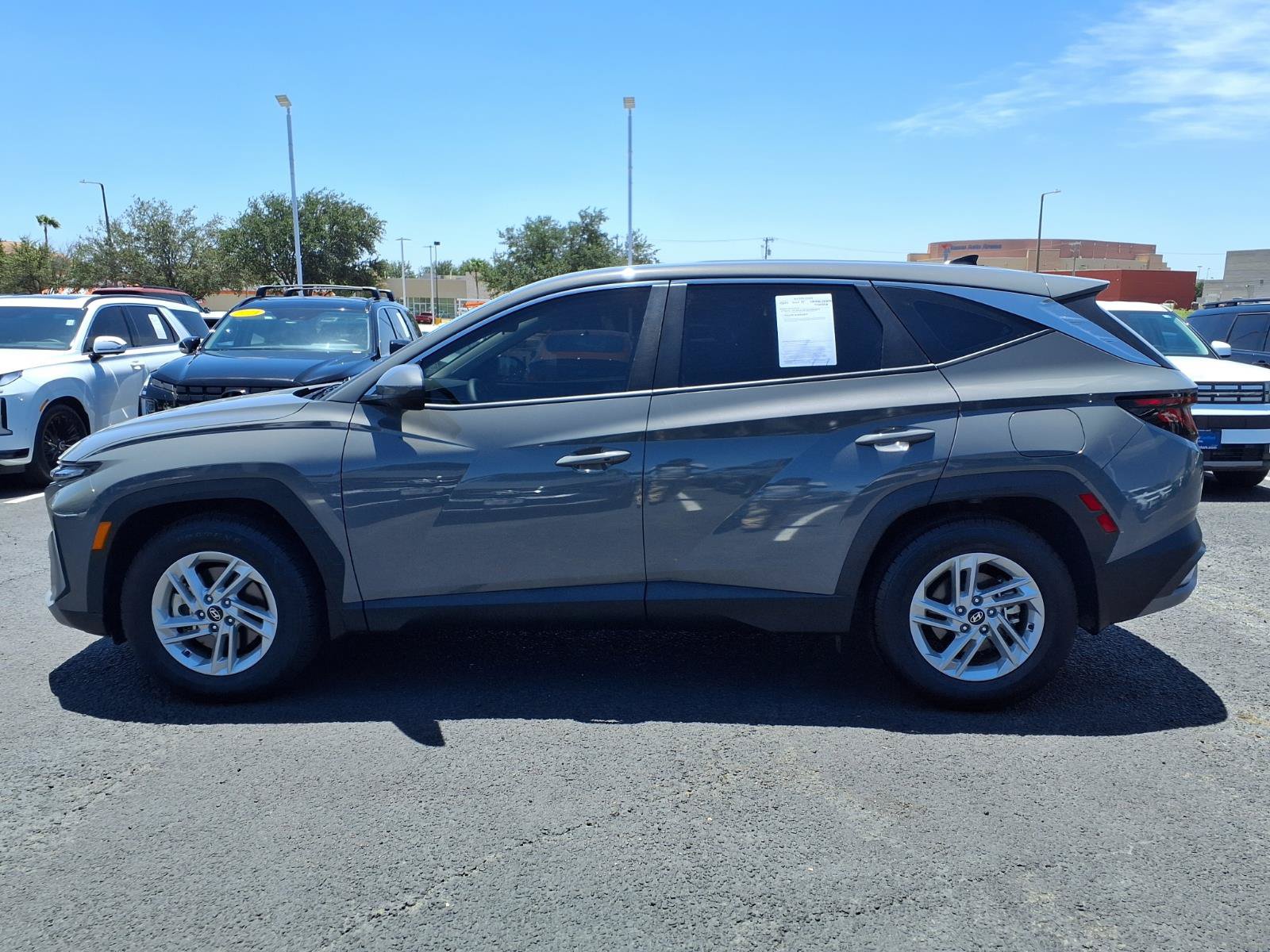 Certified 2025 Hyundai Tucson SE FWD image 4