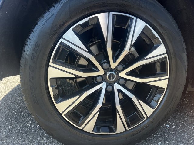 Certified 2023 Volvo XC60 B5 Core w/ Climate Package image 16