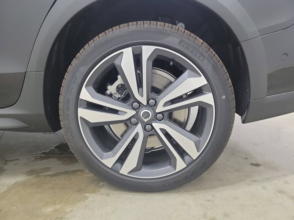 New 2026 Volvo V60 B5 Cross Country Plus w/ Protection Package Premier AWD/4WD image 12