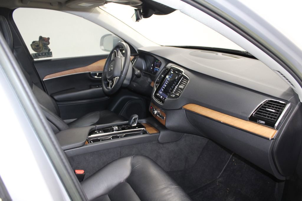 Used 2023 Volvo XC90 B5 Plus image 31