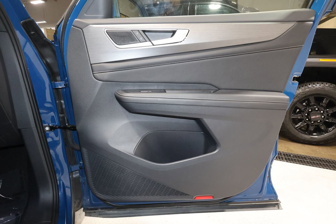 Used 2025 Volkswagen Atlas Cross Sport SE image 17