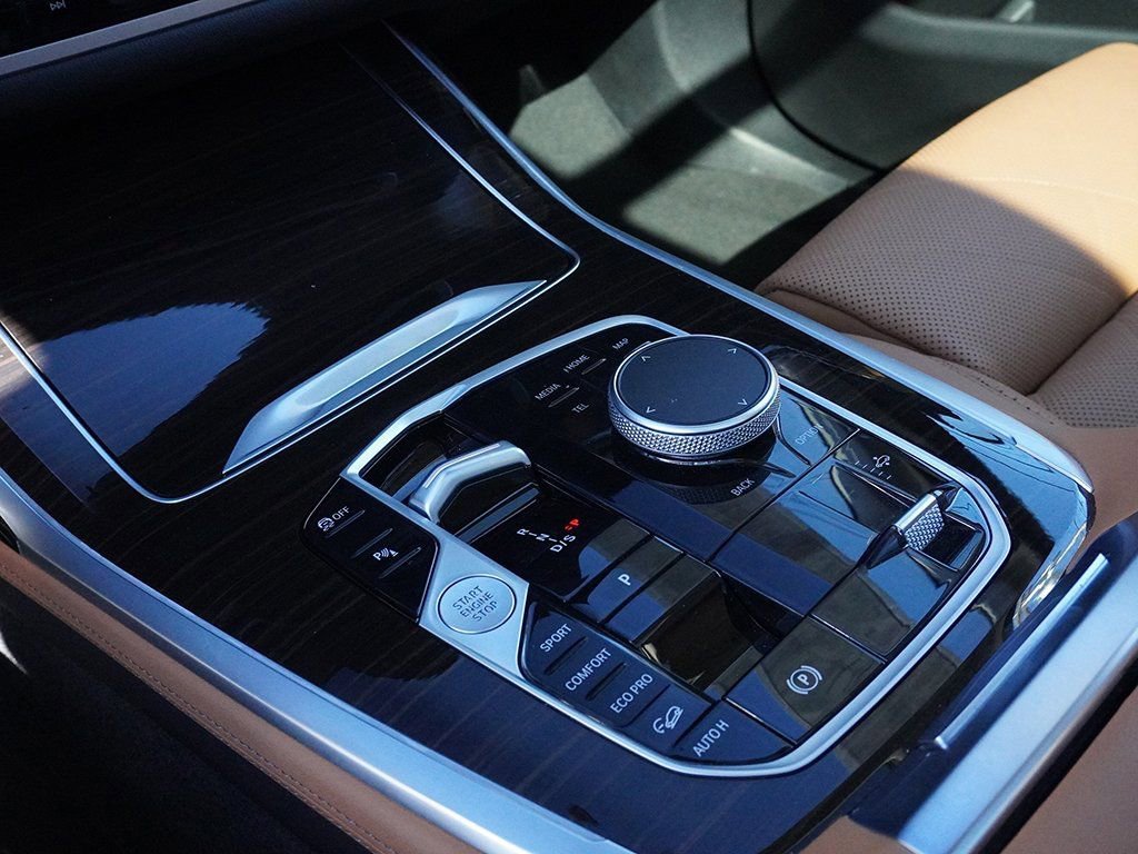 Used 2024 BMW X7 xDrive40i w/ Premium Package image 68