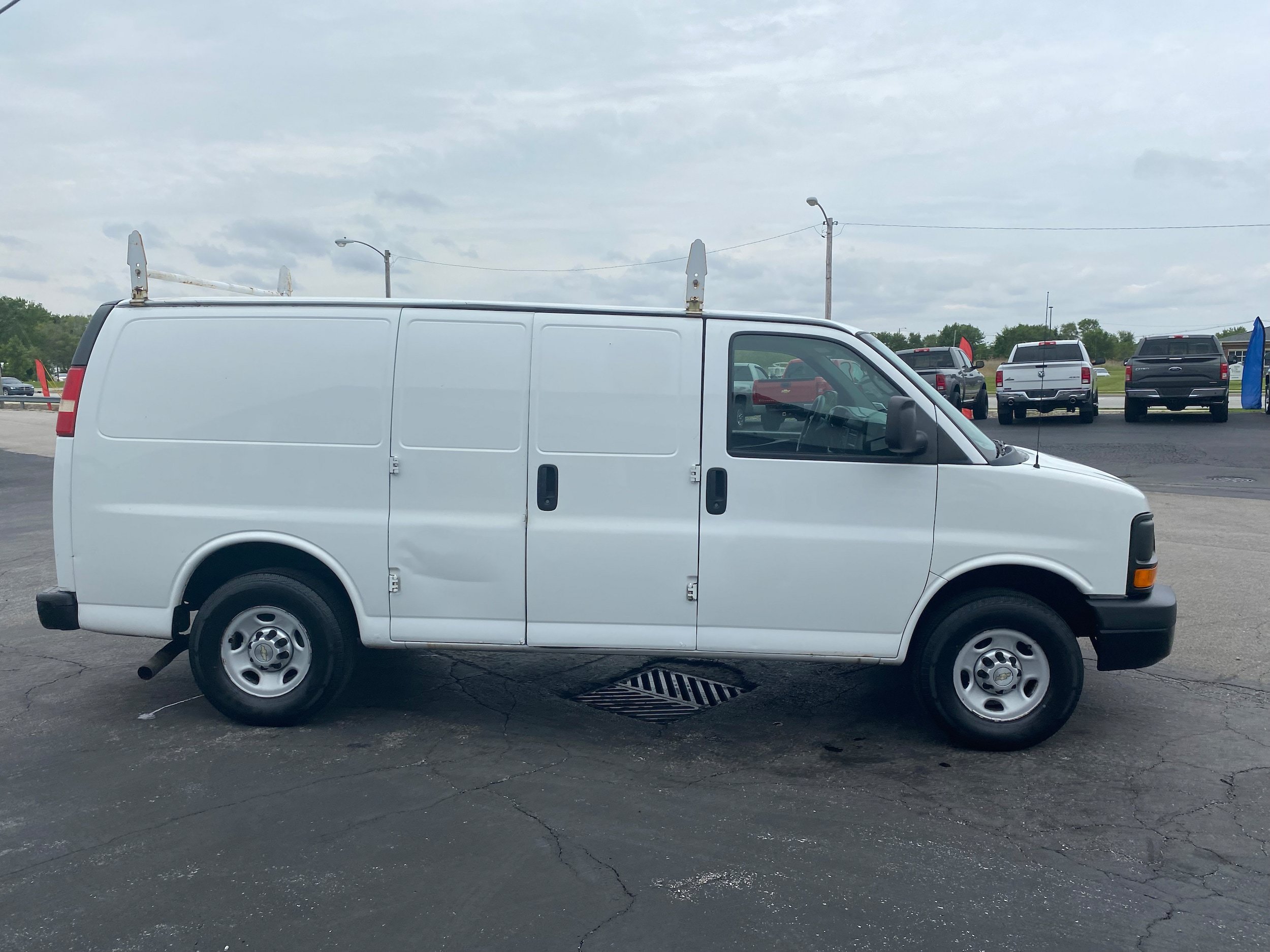 Used 2013 Chevrolet Express 2500 RWD image 4
