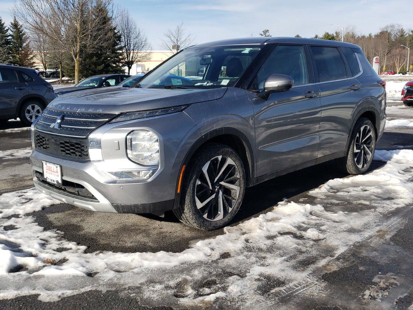 Used 2022 Mitsubishi Outlander SE image 5