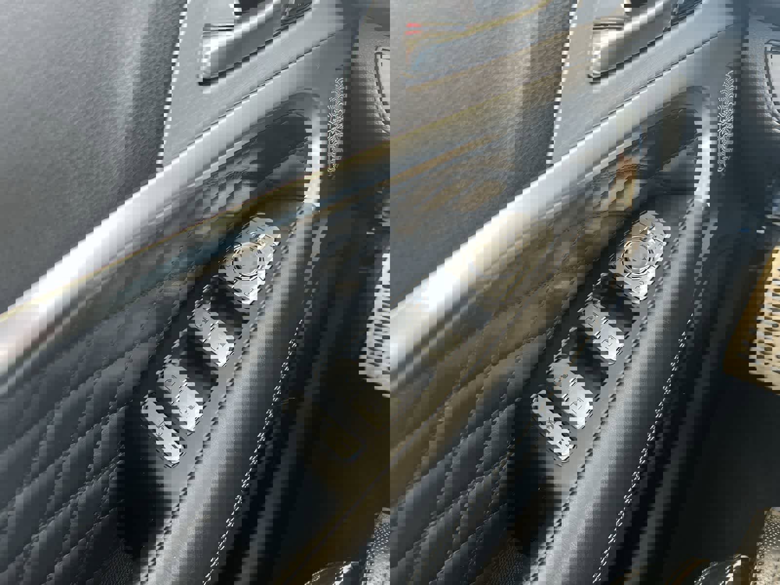 Used 2019 Genesis G70 3.3T Advanced w/ Prestige Package image 27