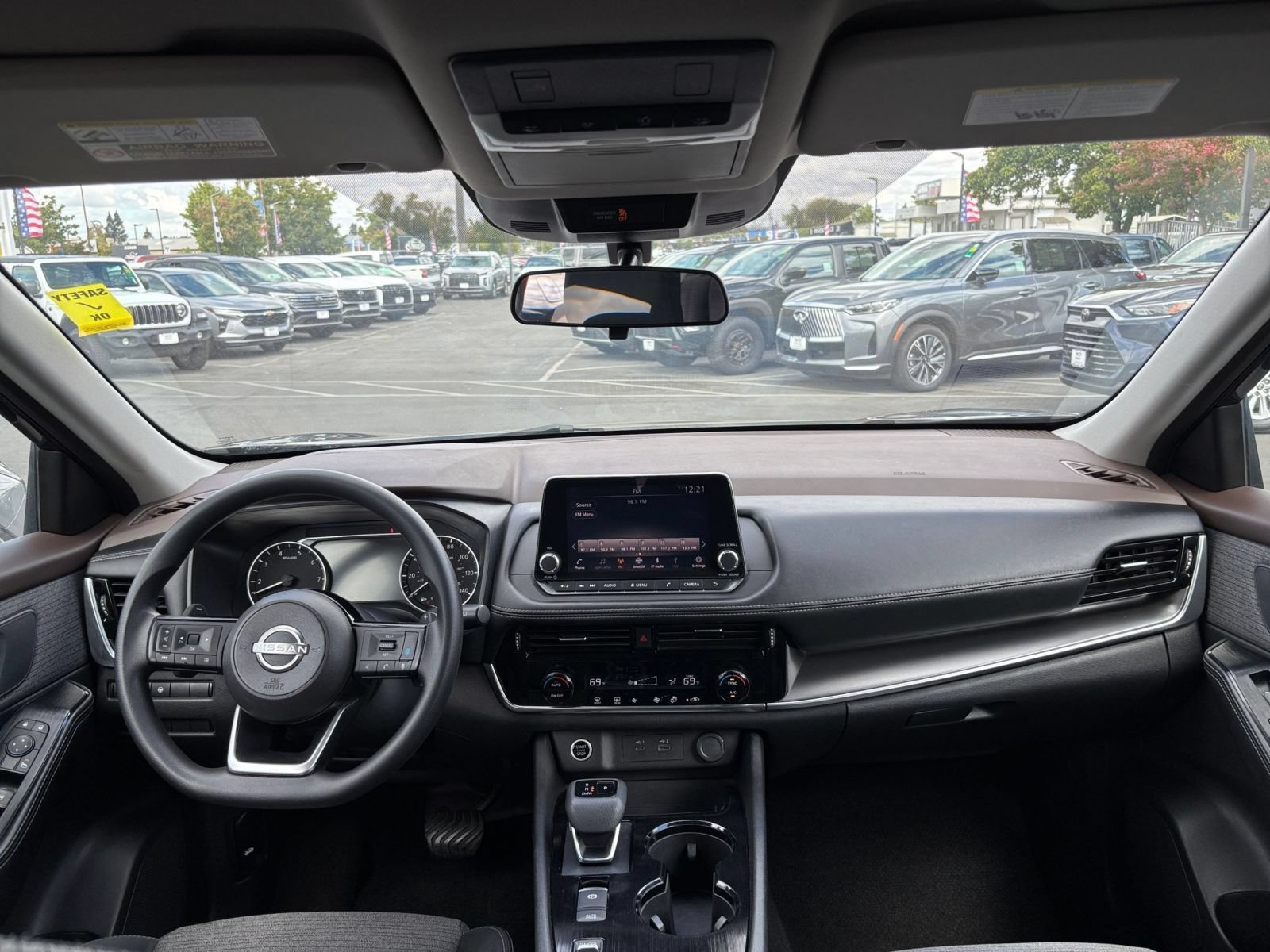 Used 2022 Nissan Rogue SV FWD image 29
