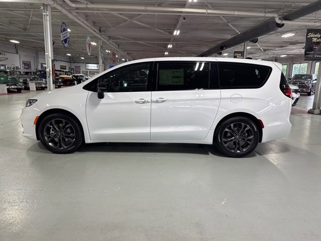 New 2026 Chrysler Pacifica Select image 2
