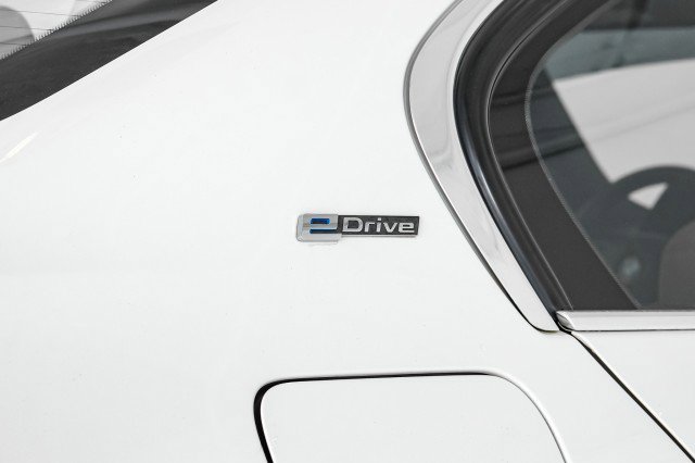 Used 2018 BMW 330e image 52